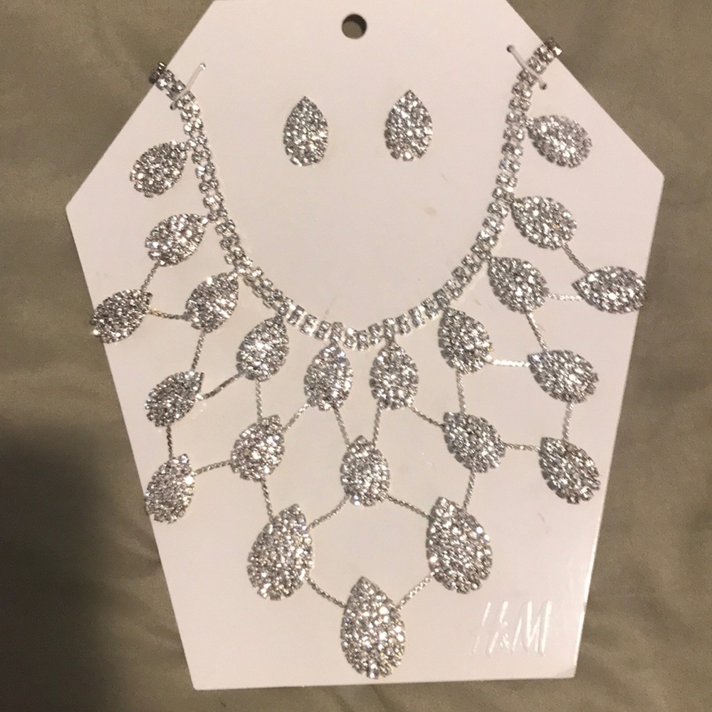 Necklace & earring set